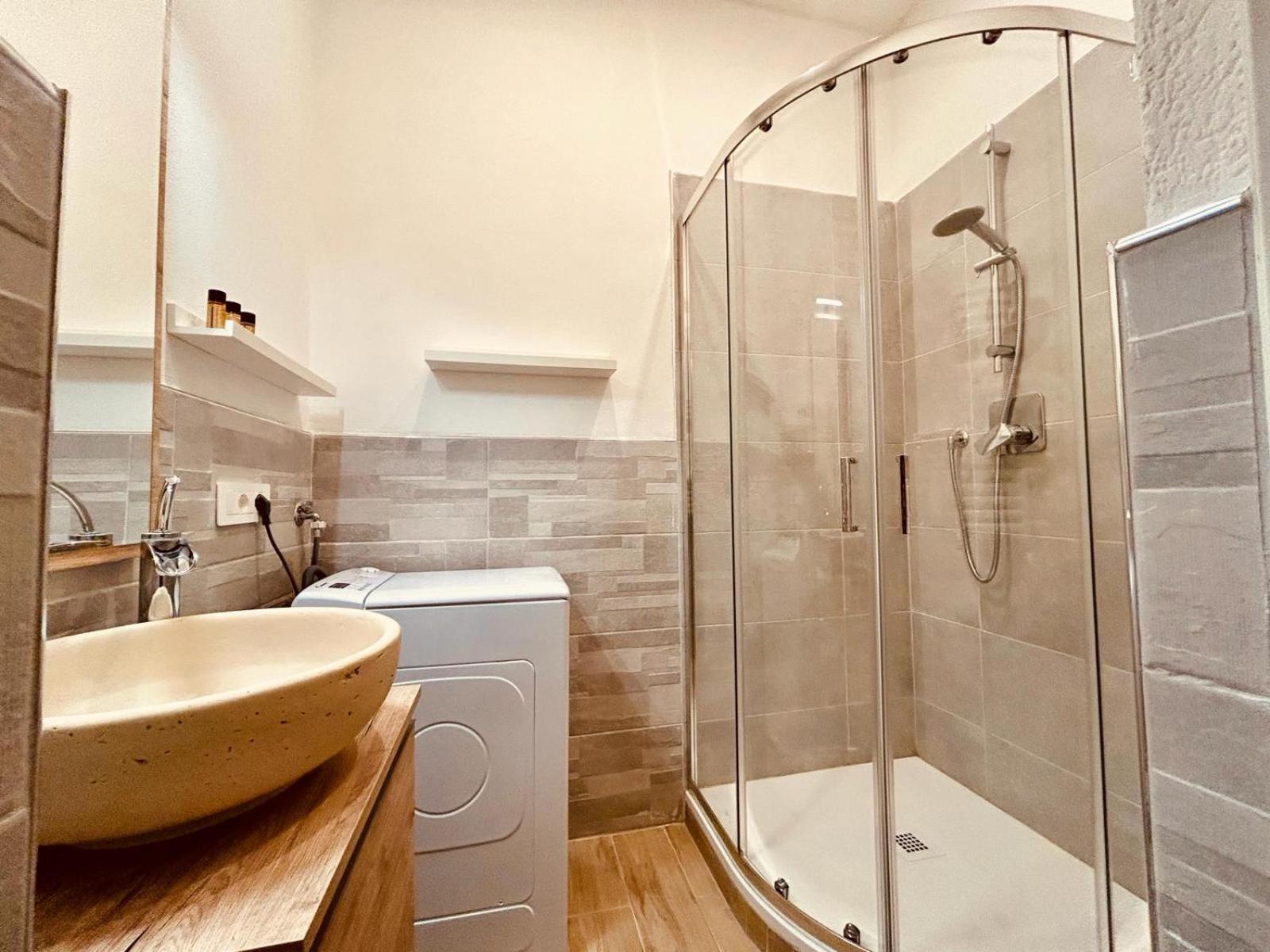 Ferienwohnung Kibilu - Via Medaglie D'Oro Centro Citta Con Parcheggio Varese Exterior foto