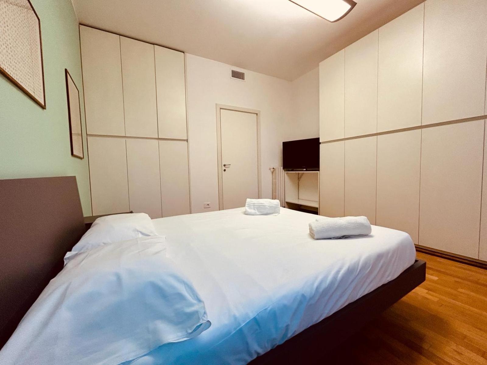 Ferienwohnung Kibilu - Via Medaglie D'Oro Centro Citta Con Parcheggio Varese Exterior foto