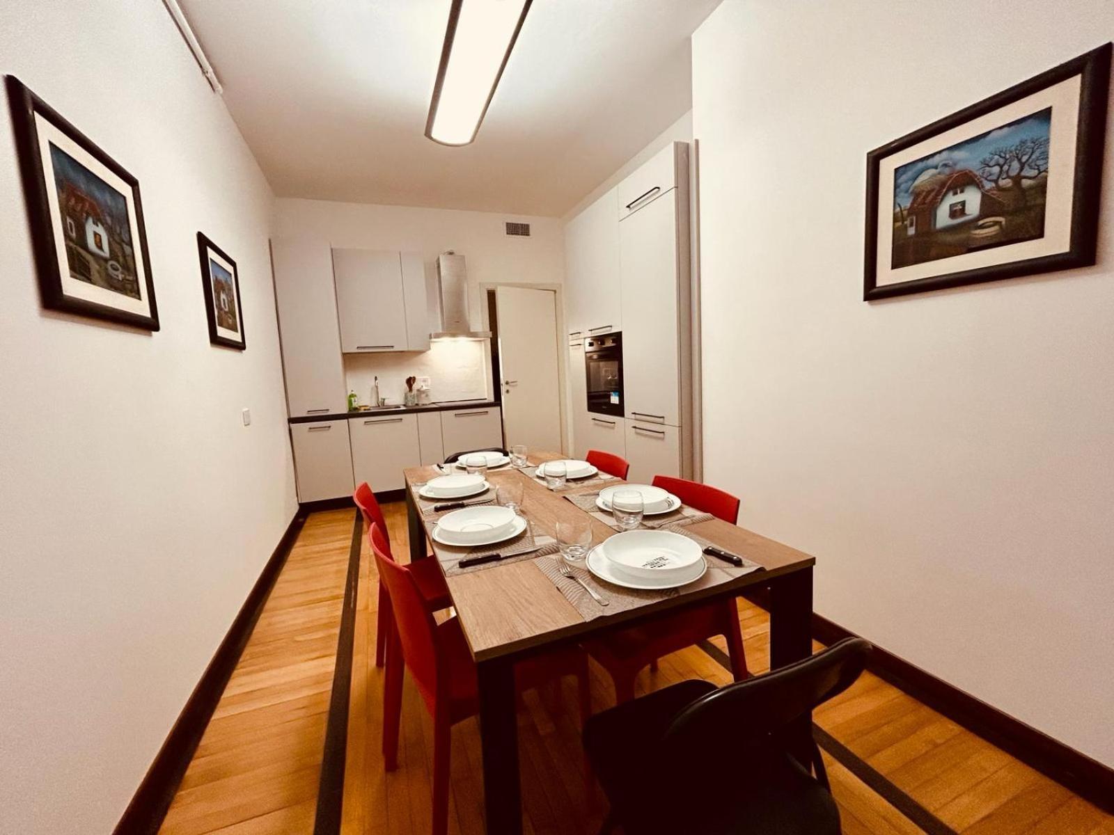 Ferienwohnung Kibilu - Via Medaglie D'Oro Centro Citta Con Parcheggio Varese Exterior foto