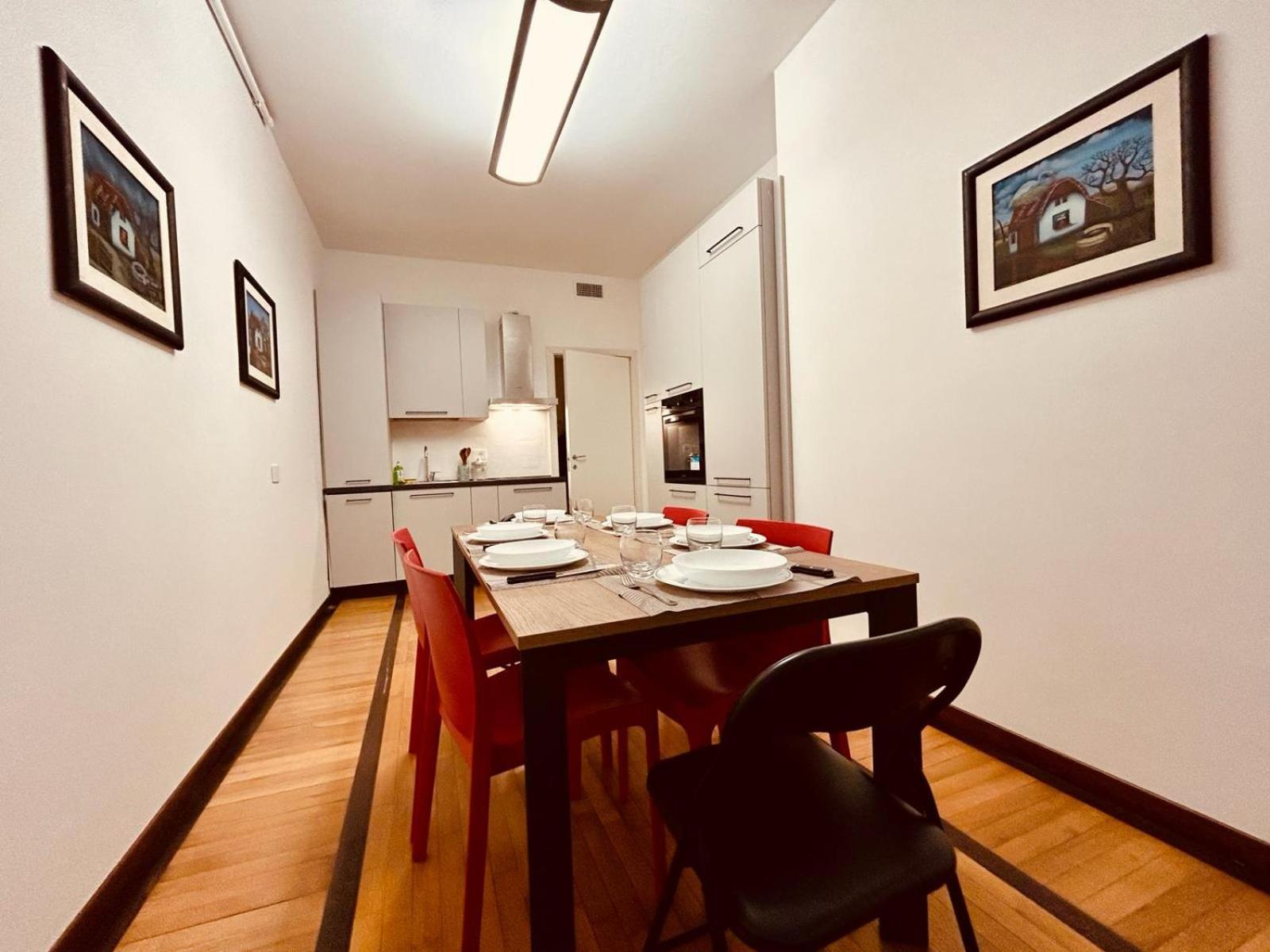 Ferienwohnung Kibilu - Via Medaglie D'Oro Centro Citta Con Parcheggio Varese Exterior foto