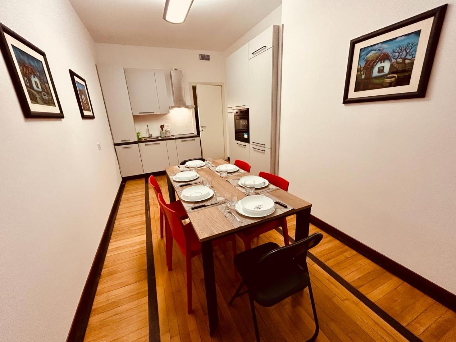 Ferienwohnung Kibilu - Via Medaglie D'Oro Centro Citta Con Parcheggio Varese Exterior foto
