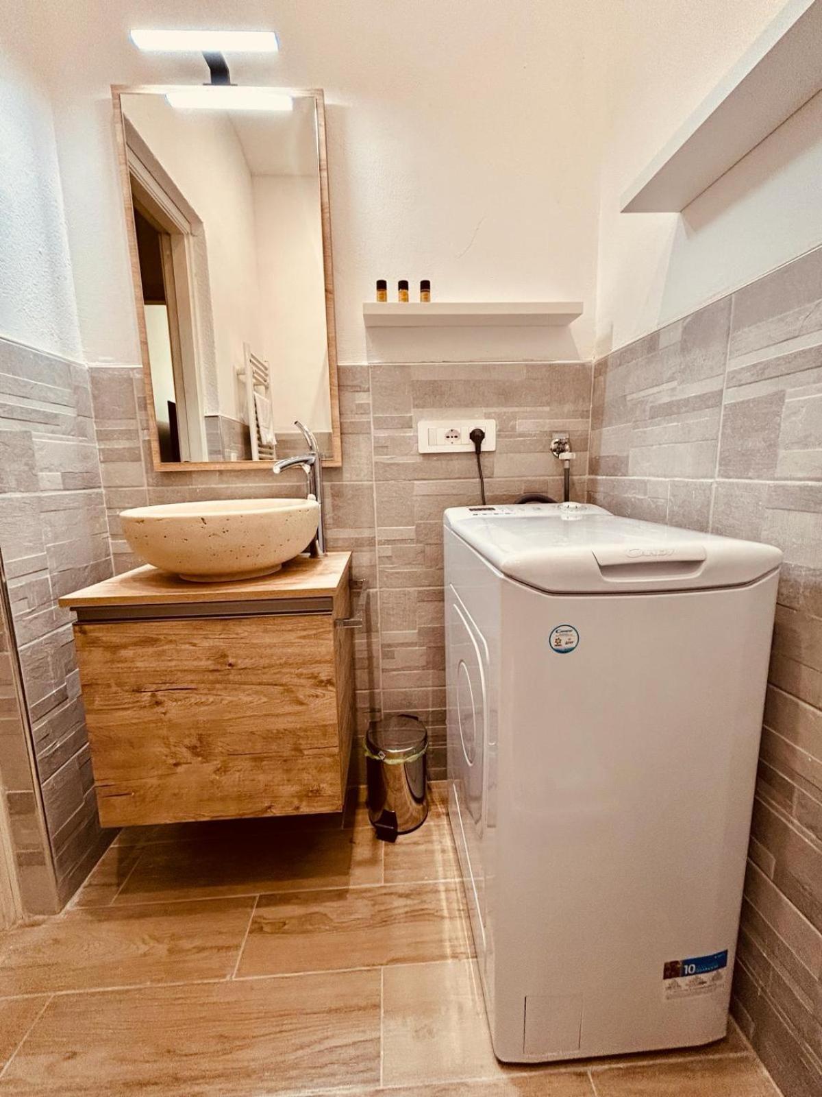 Ferienwohnung Kibilu - Via Medaglie D'Oro Centro Citta Con Parcheggio Varese Exterior foto