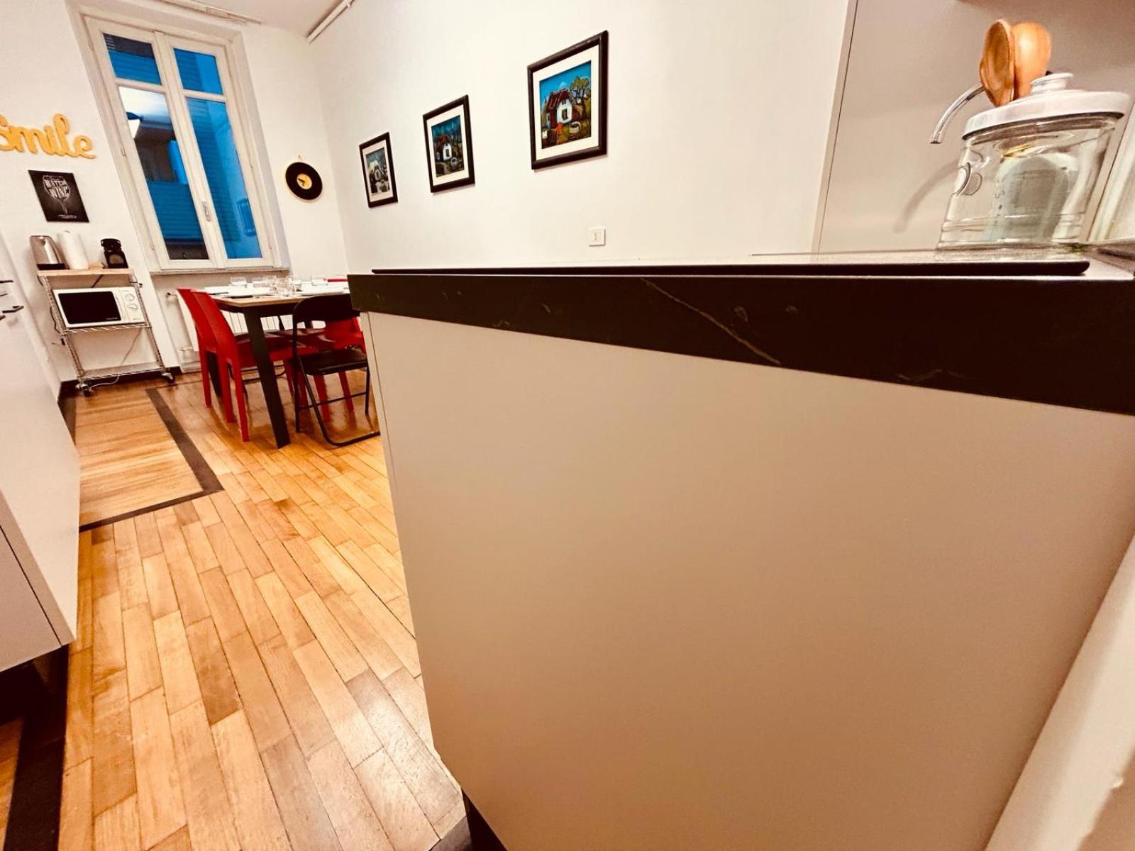 Ferienwohnung Kibilu - Via Medaglie D'Oro Centro Citta Con Parcheggio Varese Exterior foto