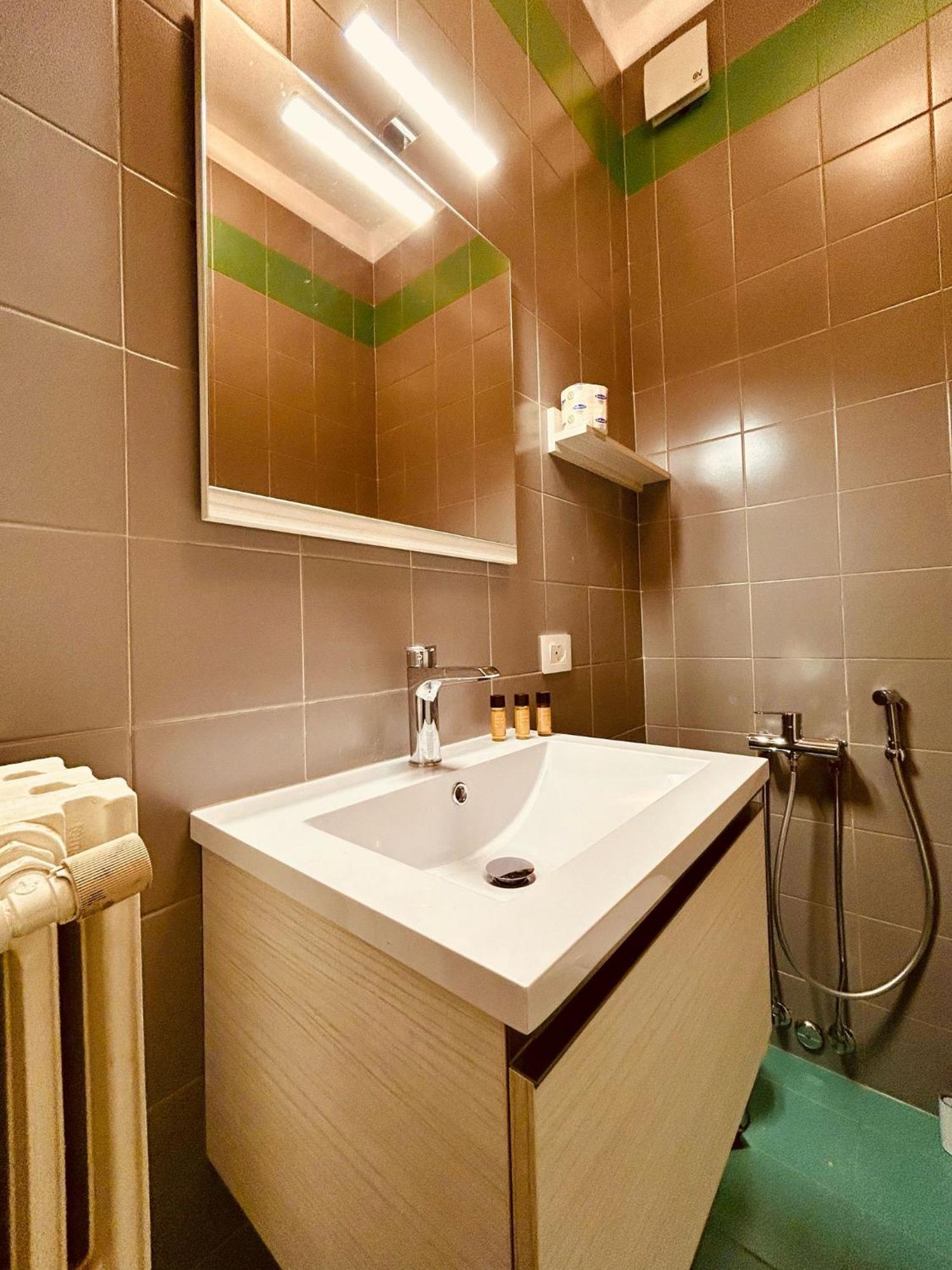 Ferienwohnung Kibilu - Via Medaglie D'Oro Centro Citta Con Parcheggio Varese Exterior foto